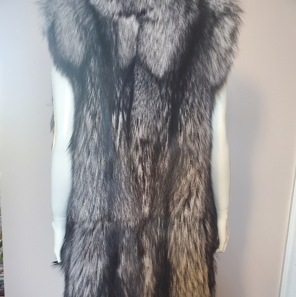 Beautiful Long Silver Fox Vest - Picture 5 of 8